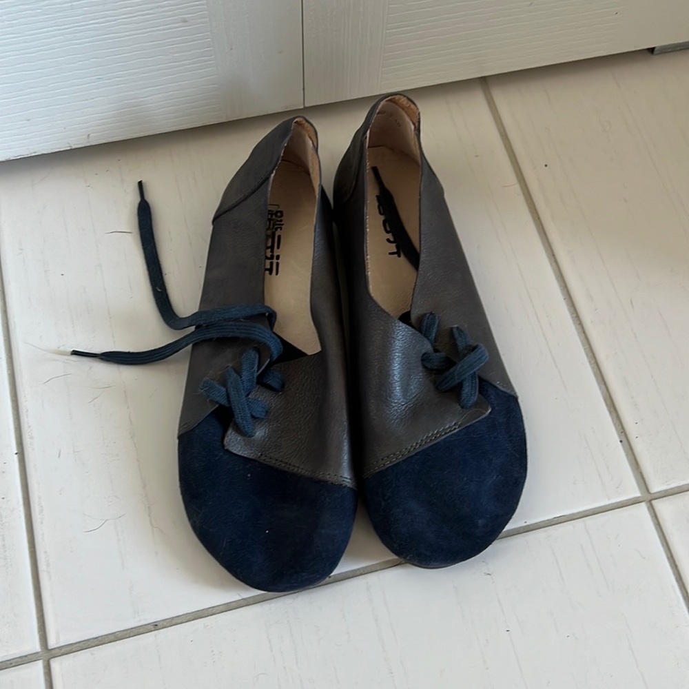 Brand new casual flats. Unknown Korean designer.